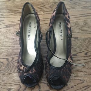 Cheetah print jeep toe ankle strap heels